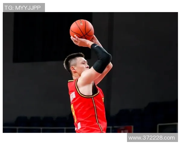 周鹏的篮球之路:从青涩少年到国家队核心的奋斗历程与荣耀时刻