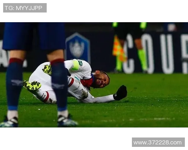 内马尔再度受伤巴黎欧冠之路面临严峻考验